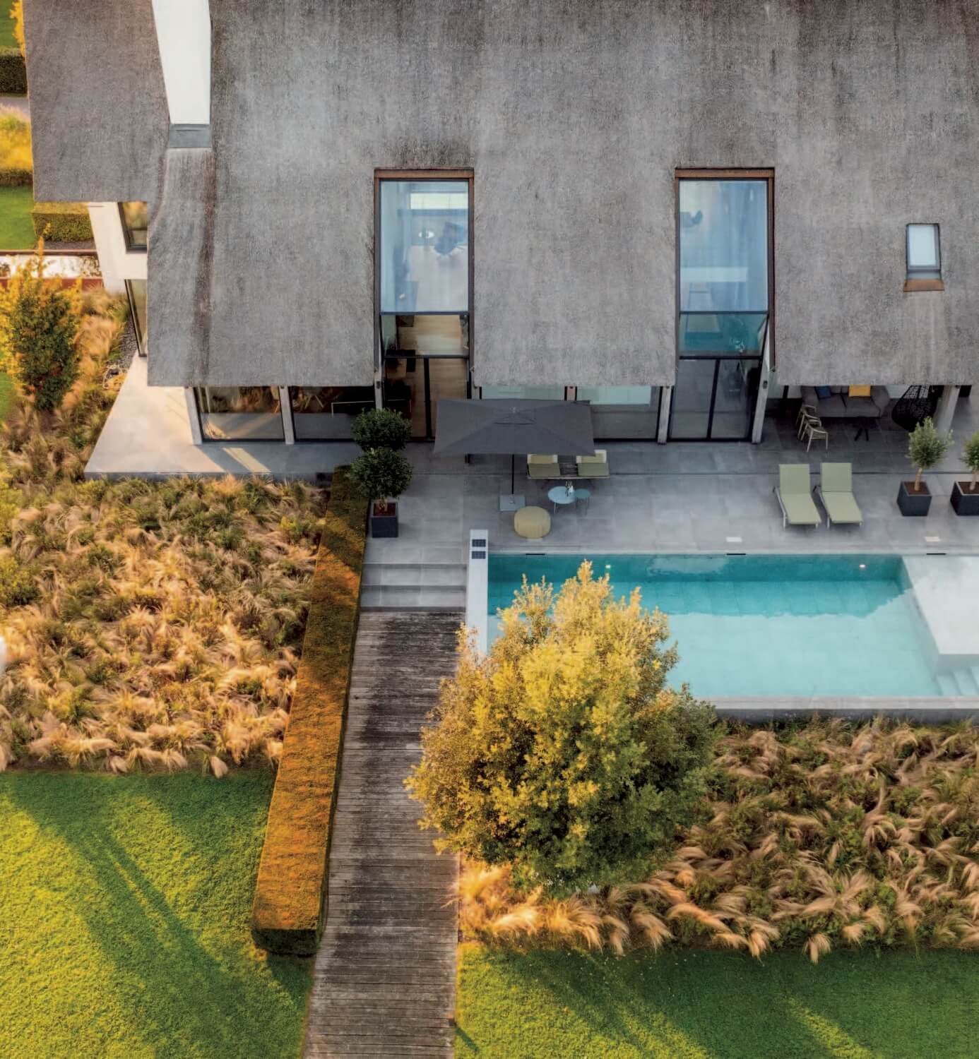 Exclusieve tuin laten ontwerpen door Outlook - zwembaden